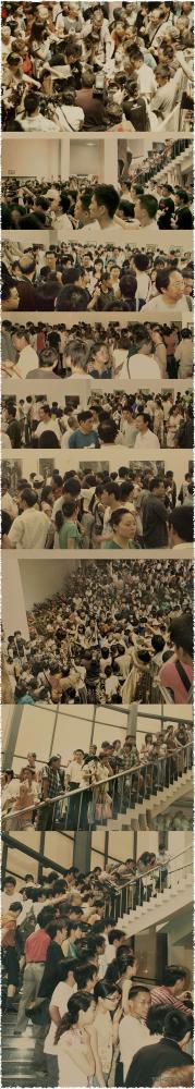 2007年5月于个人画展开幕式前